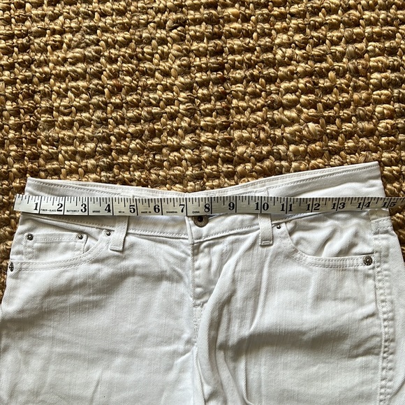 Levi’s cut off shorts - Picture 5 of 5